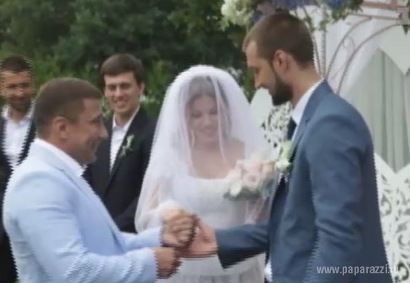 Творческий дуэт Тамерлан и Алена Омаргалиева сыграли свадьбу под Киевом