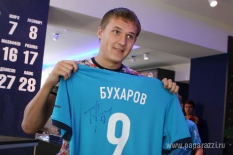 Футболист Александр Бухаров "забухал" с горя