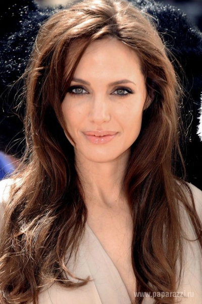 Анджелина Джоли получила оригинальный подарок от героя своего нового фильма