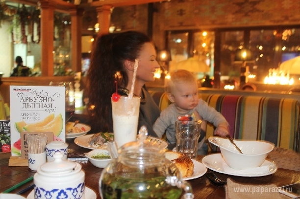 Евгения Гусева - Феофилактова питается с сыном в ресторанах