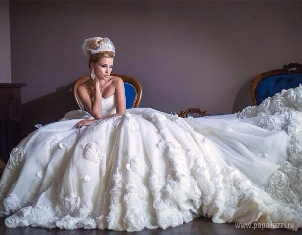Ксения Бородина вновь примерила свадебное платье