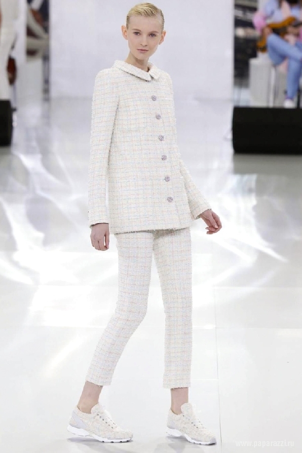  Карл Лагерфельд на Spring-Summer 2014 Haute Couture Chanel  от души повеселился