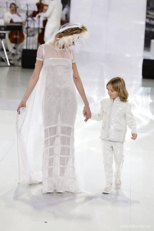  Карл Лагерфельд на Spring-Summer 2014 Haute Couture Chanel  от души повеселился