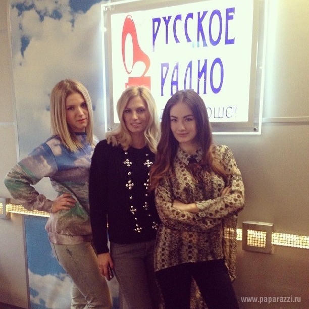 После неудач в группах ВИАГРА и Taboo, Александра Попова попала в трио "Фабрика"