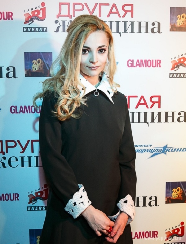 Теона Дольникова стала настоящей блондинкой