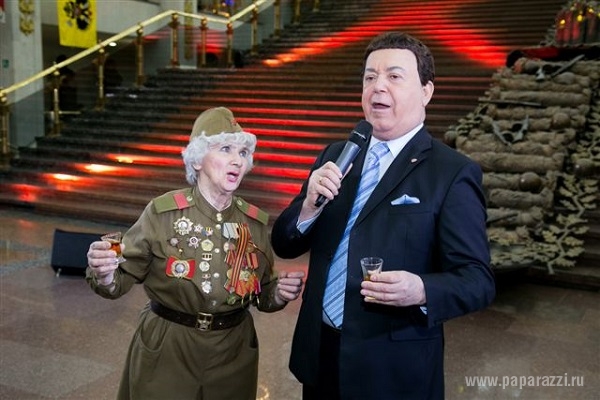 Иосиф Кобзон и Роман Втюрин поздравили ветеранов с Днем Победы