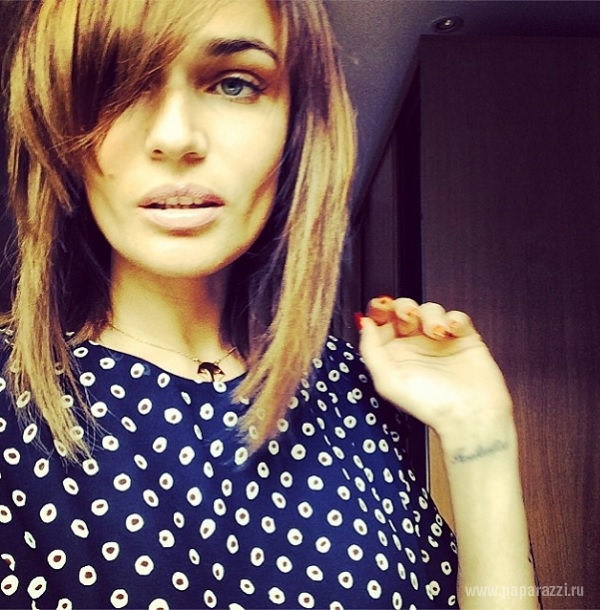 Алена Водонаева пожаловалась, что её грудь продолжает расти и передала привет проституткам