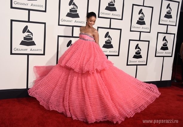 Рианна выбрала для церемонии "Grammy-2015" платье-торт 