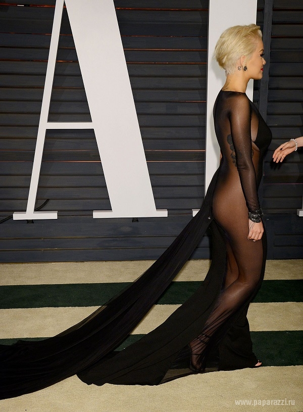 Миранда Керр пришла на вечеринку Vanity Fair в платье с максимально открытой спиной