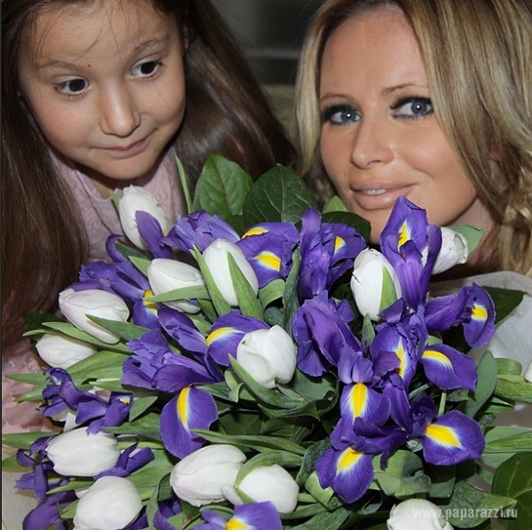 Дана Борисова придумала себе букет цветов от любимого мужчины