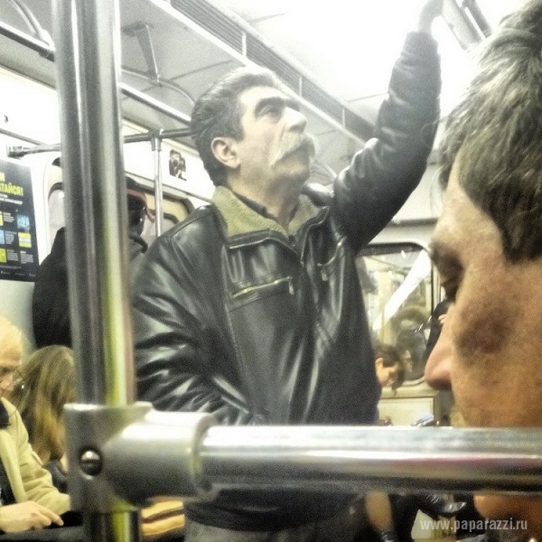 Знаменитые люди и политики катаются в метро