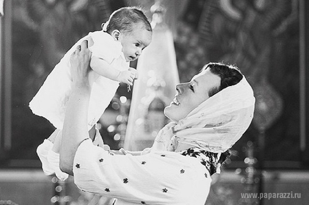 Милла Йовович крестила новорожденную дочку в православном храме 