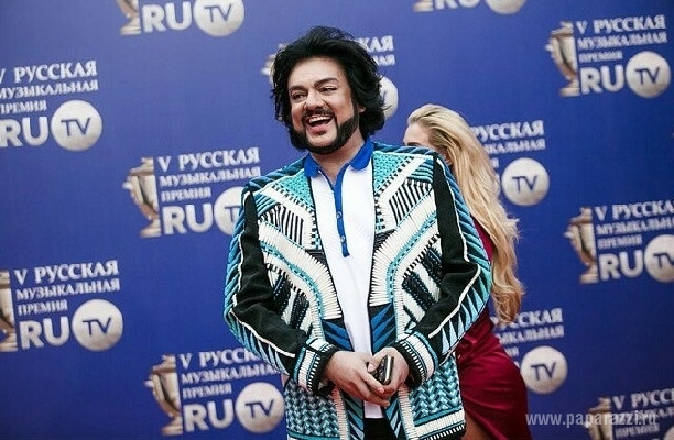 Филипп Киркоров пришел на открытие Премии Муз-тв в королевском костюме