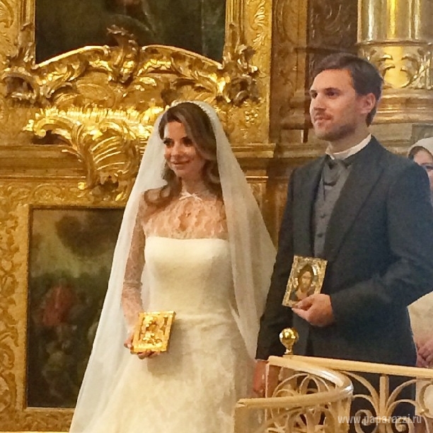 Ольга Орлова показала фотографию с венчания Галины Юдашкиной и Петра Максакова