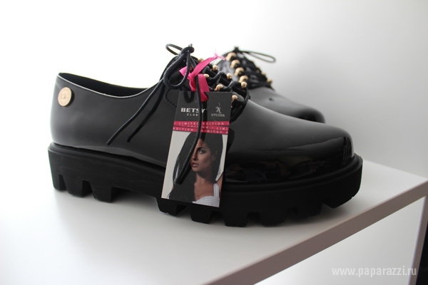 Певица Нюша презентовала собственную коллекцию обуви, которую нельзя купить