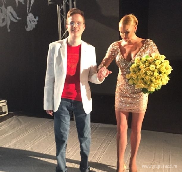 Анастасия Волочкова устроила благотворительный концерт и познакомилась с необычным поклонником