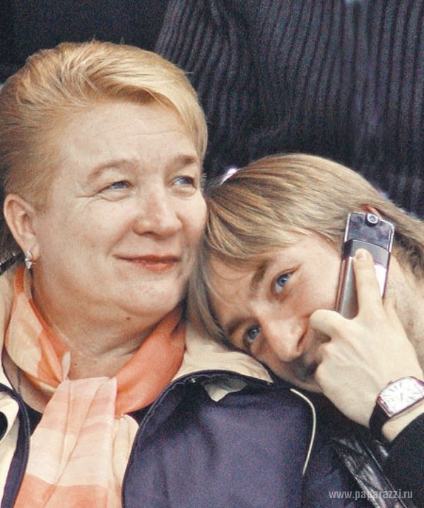 Вера Брежнева и Евгений Плющенко почти одновременно потеряли своих родителей