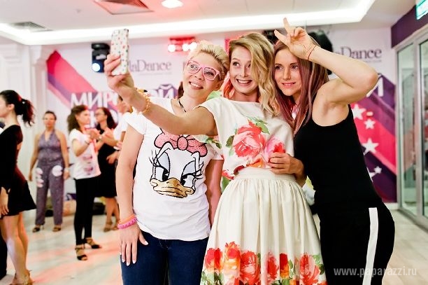 Дана Борисова, Екатерина Стриженова и Ирина Нельсон помогли поставить танцевальный рекорд