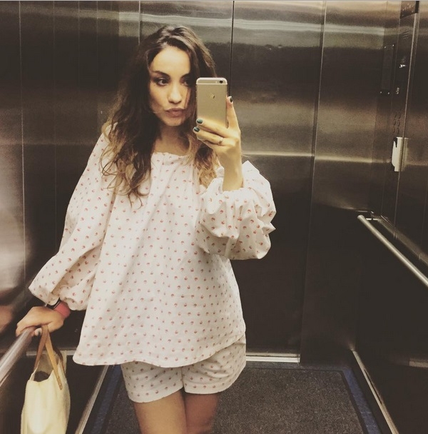 Беременная Виктория Дайнеко вспомнила о своей стройной талии, разместив фотосессию для рекламы нижнего белья