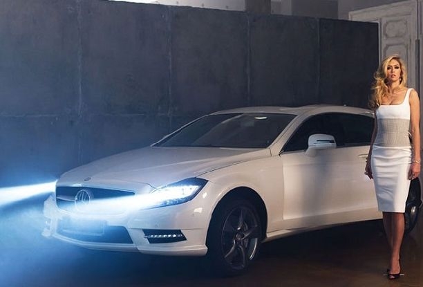 Участница шоу Дом-2 Анастасия Киушкина выложила видео со своим новым Mercedes-Benz