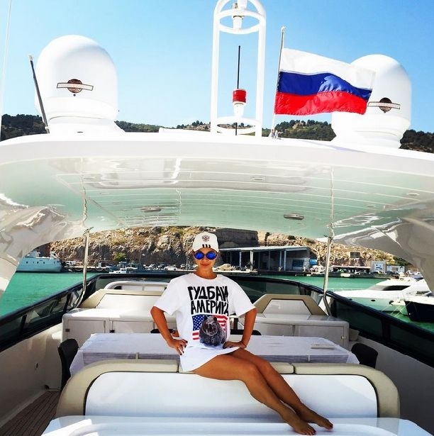 Ольга Орлова снялась в фотосессии на роскошной яхте