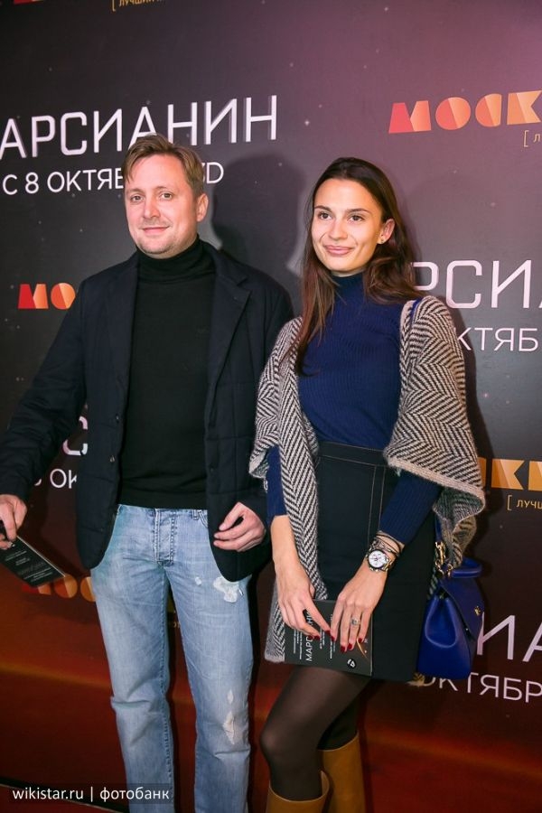 Артем Михалков вышел в свет со своей строптивой подругой