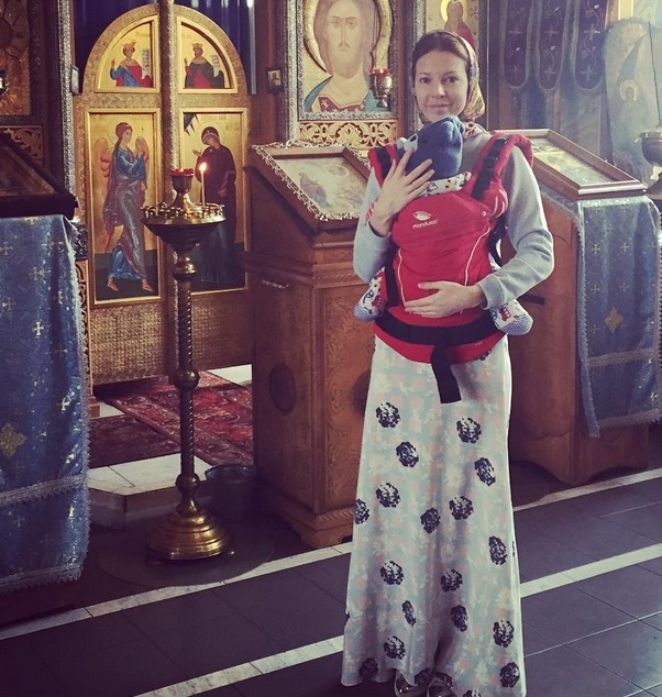 Наталья Подольская кардинально сменила имидж после обряда крещения сына