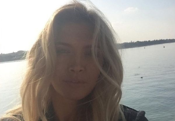 Вера Брежнева поразила поклонников необычным смелым нарядом Вера Брежнева поразила поклонников необычным смелым нарядом