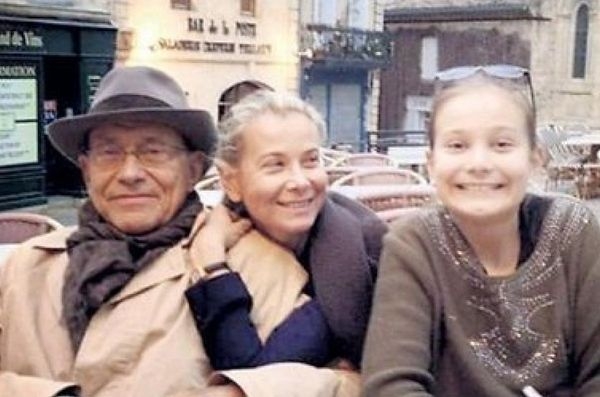 15-летняя дочь Андрея Кончаловского и Юлии Высоцкой вышла из двухгодичной комы