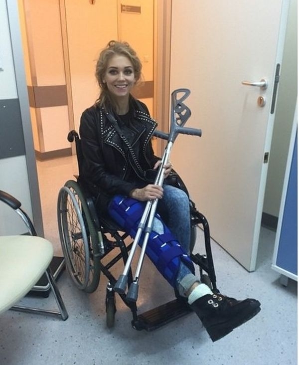 Кристина Асмус вернулась к работе после серьезной травмы ноги