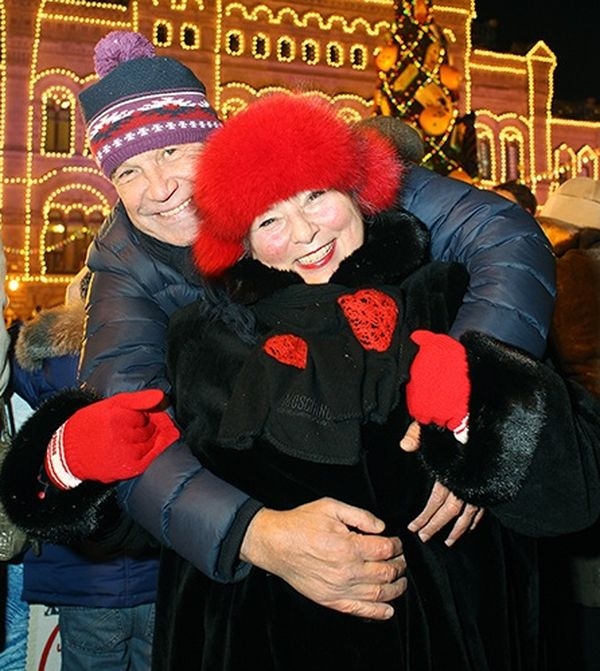 Татьяна Навка и Дмитрий Песков стали главными героями на открытии ГУМ-катка