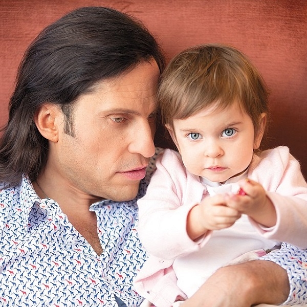 Александр Ревва показал трогательное совместное фото с дочерьми