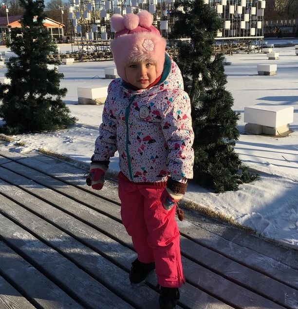 Светлана Пермякова показала дочке, что такое зимние развлечения