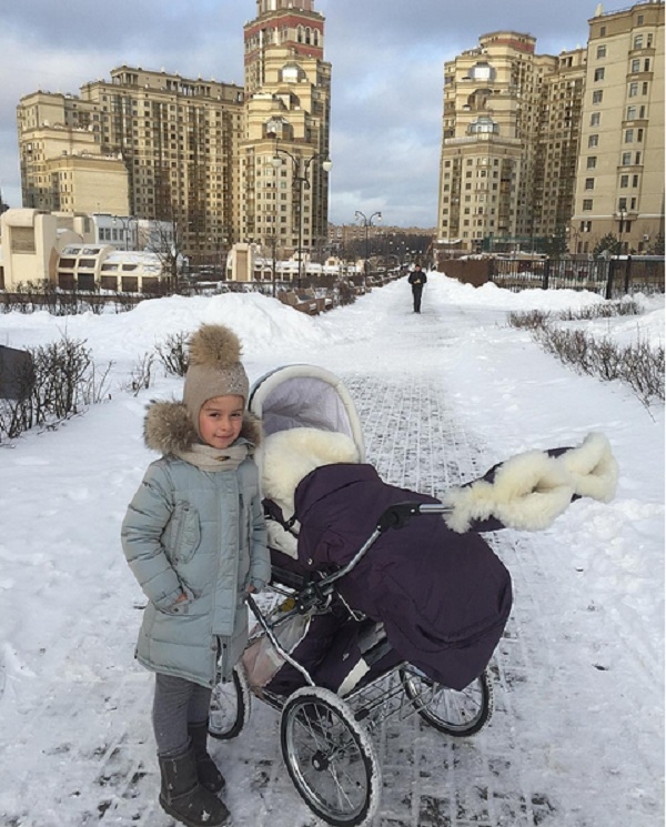 Ксения Бородина превратила дочь в модель и показала фото
