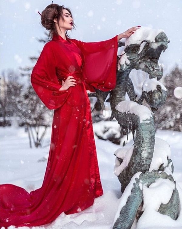 Алена Водонаева порадовала поклонников стильной фотосессией в образе гейши
