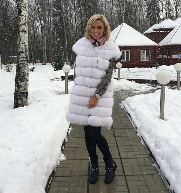 Ольга Бузова надела "зимнее" платье