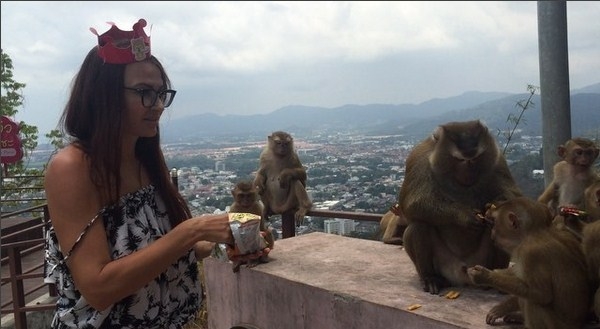 Эвелина Бледанс отметила свой 47-й день рождения в Таиланде в необычной компании