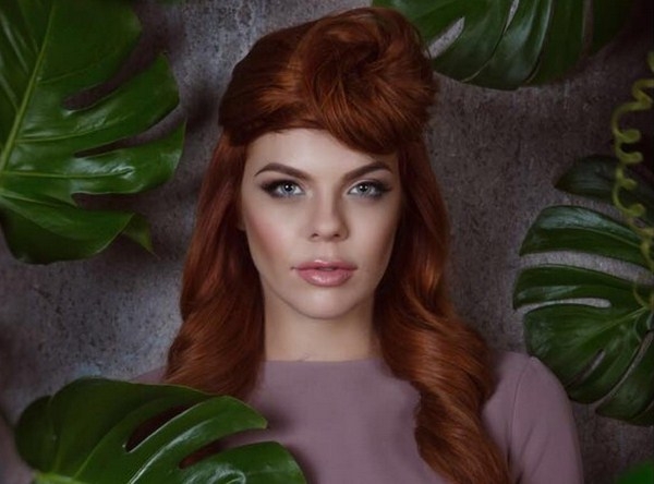Анастасия Стоцкая решила поэкспериментировать с цветом волос и стала жгучей брюнеткой
