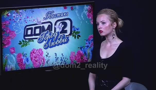 Александра Харитонова показала оператору Дом-2 голую грудь (видео)