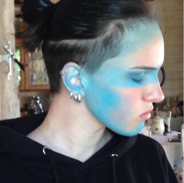 Дочь Ларисы Гузеевой перекрасила кожу в голубой цвет