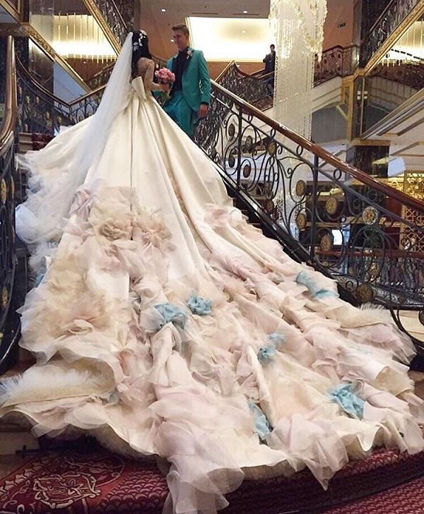 Нелли Ермолаева восхитила всех своим свадебным платьем 