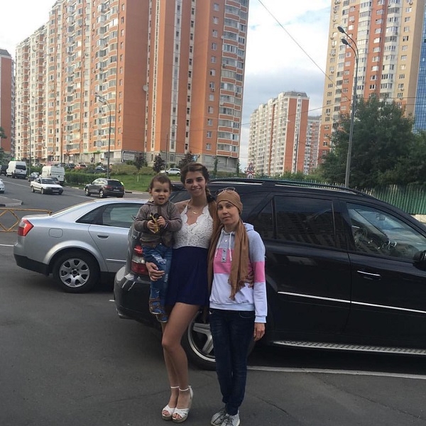 Алиана Гобозова отказывается помогать больной раком матери 