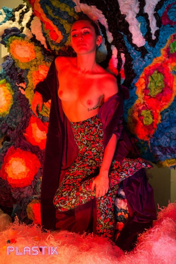 Майли Сайрус снялась в шокирующей фотосессии для Plastik Magazine