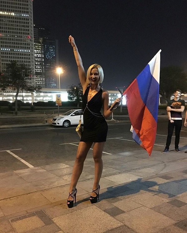 Ольга Бузова прошлась по улицам Дубаи в наряде проститутки 