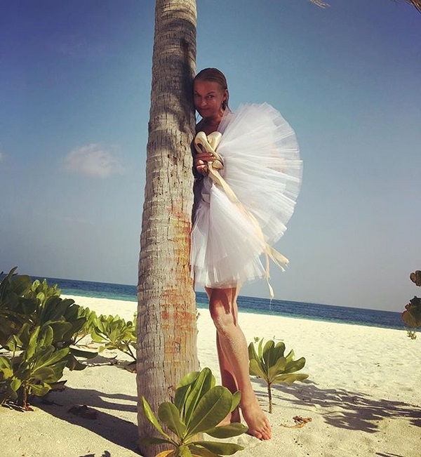 Анастасия Волочкова затосковала по своей эротической фотосессии с Мальдив (фото)