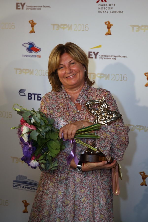 Лена Летучая получила приз, как лучший следователь, а Яна Поплавская вывела в свет своего нового мужчину