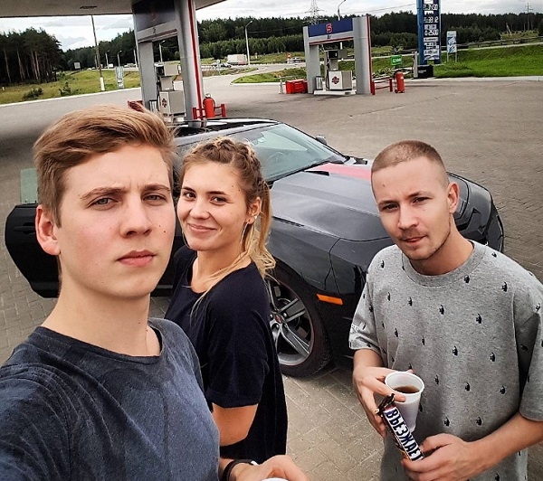 Анна Шульгина со своим бойфрендом и братом Артемием отправилась на машине до Швейцарии