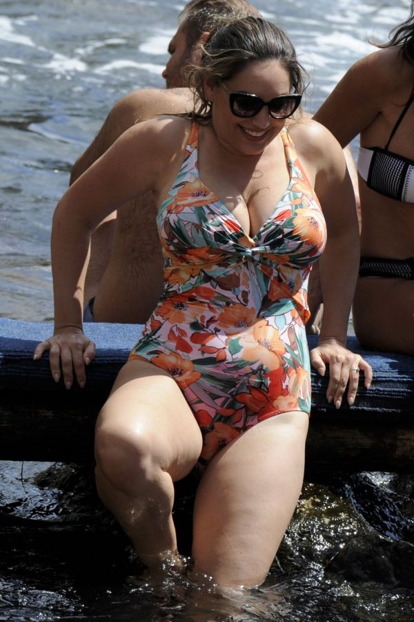 Джессика Альба сменила купальную одежду на сексуальное бикини (фотоподборка)