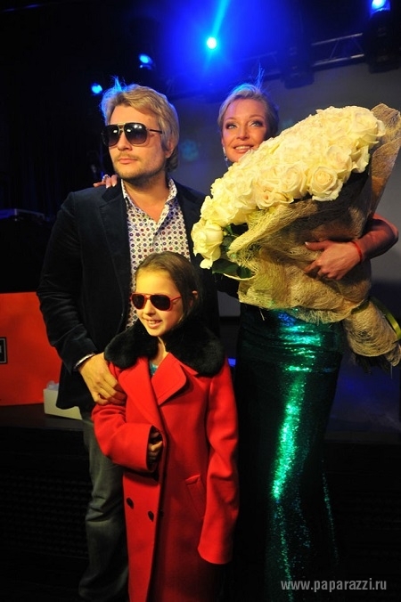 Анастасия Волочкова похвасталась, что может носить платья своей дочери Ариши