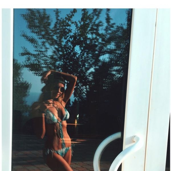 Лера Козлова выложила в блог снимок в бикини, но тут же удалила